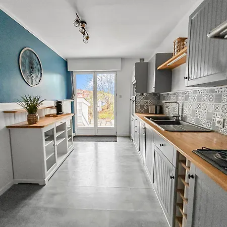 Maison Avec Terrasse, Jardin Proche De Lille *