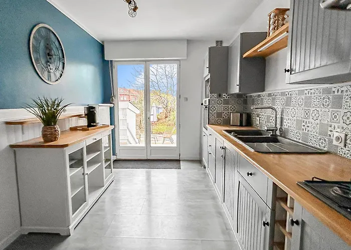 Maison Avec Terrasse, Jardin Proche De Lille *