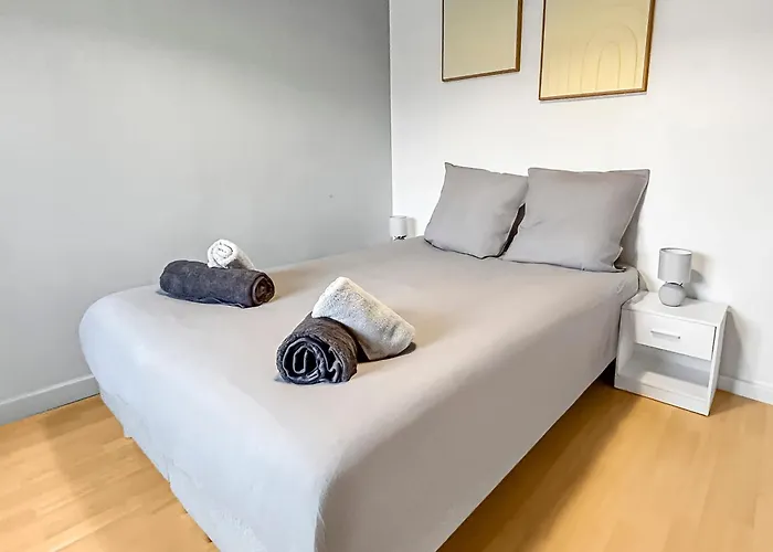 Maison Avec Terrasse, Jardin Proche De Lille *