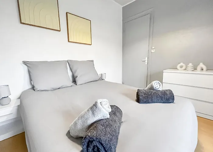 Maison Avec Terrasse, Jardin Proche De Lille Лезен